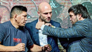 Фотография к новости: Қуат Хамитов HFC MMA турнирінде ресейлік спортшыны жеңді