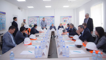 Фотография к новости: Сенаторлар Атырау облысының өңдеу өнеркәсібін дамыту мәселелерін талқылады