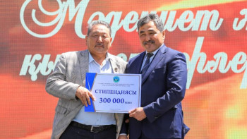 Фотография к новости: Нұржігітов мәдениет және өнер қызметкерлерін марапаттады