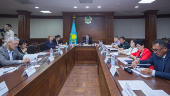 Фотография к новости: Атырауда кәмелеттік жасқа толмағандардың мәселелері талқыланды