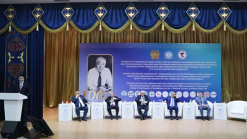 Фотография к новости: Астанада медициналық конференция өтіп жатыр