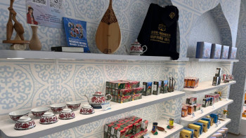 Фотография к новости: Қазақтың балы мен шайы, домбыра. Циндаодағы ЭКСПО-да қандай өнімдер ұсынылған