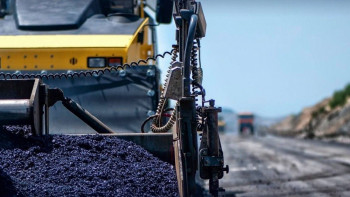 Фотография к новости: Қазақстандық мамандар Ташкентте асфальтобетоннан жол салды