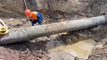 Фотография к новости: Қарағандының су магистралінде апат. Бірнеше шағын аудан ауыз сусыз отыр