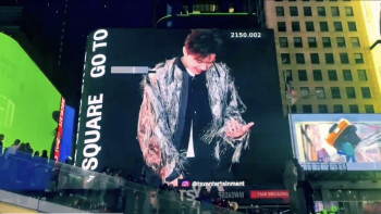 Фотография к новости: Нью-Йорк Димаш Құдайбергенді туған күнімен құттықтады