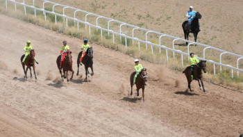 Фотография к новости: Астанада Мемлекеттік рәміздер күніне орай бәйге өтеді
