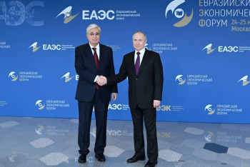 Фотография к новости: Тоқаевты Путин қарсы алды