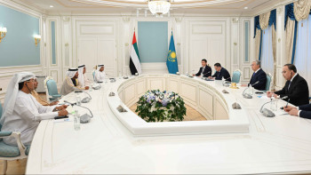 Фотография к новости: Тоқаев шейх Сурур бен Мұхаммед Әл Нахаянмен кездесті