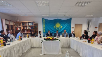 Фотография к новости: Еуропаның 15 елінен жиналған қазақтар Германияда бас қосты