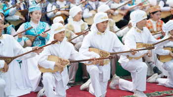 Фотография к новости: Көкшетауда 300 домбырашы күй тартты