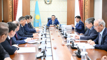 Фотография к новости: Сенаторлар палата отырысының күн тәртібін бекітті