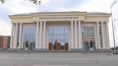 Тоқаев С.Мұқанов атындағы Қазақ сазды-драма театрына барды