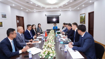 Фотография к новости: ИИДМ вице-министрі гонконгтық компания өкілдерімен кездесу өткізді