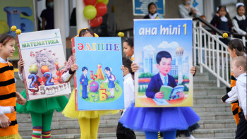 Фотография к новости: «Әліппені» үйретуге екі тоқсанда 98 сағат бөлінген