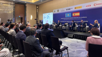 Фотография к новости: Балаларын қазақ жерінде өсірген испаниялық: Қазақстан - өмір сүруге қолайлы ел