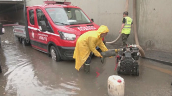 Фотография к новости: Анкарада толассыз жауыннан су тасыды