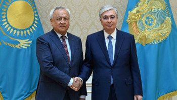 Фотография к новости: Мемлекет басшысы Жазушылар одағының төрағасын қабылдады