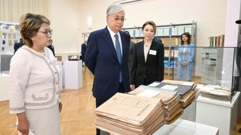 Фотография к новости: Президент саяси қуғын-сүргін материалдарын зерттеу орталығының жұмысымен танысты