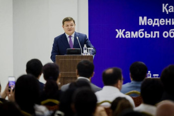 Фотография к новости: Министр халықпен кездесіп, 2 сағат есеп берді