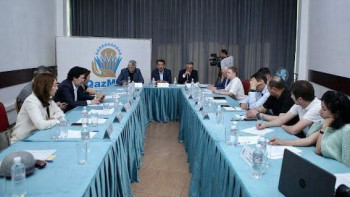 Фотография к новости: Медицина қызметкерлерінің мәртебесін анықтайтын құжат әзірленеді