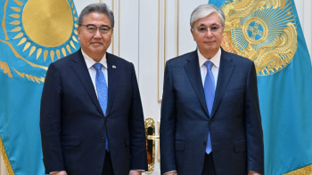 Фотография к новости: Тоқаев Корея Республикасының Сыртқы істер министрі Пак Чжинді қабылдады