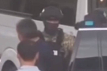 Фотография к новости: "Ұнтақ зат, тапанша тәркіленді". ІІМ "Алтын Орда" басшылығының ұсталғанына қатысты түсініктеме берді