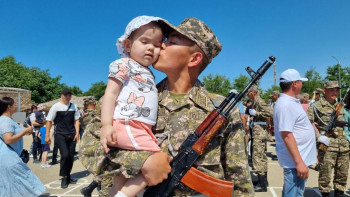 Фотография к новости: Әуе қорғанысы күштерінің жауынгерлері ант берді