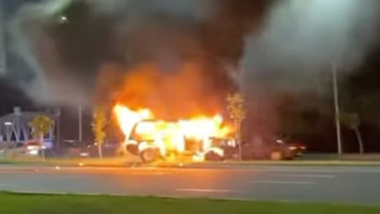 Фотография к новости: Алматыда көлік жүріп бара жатып өртенді