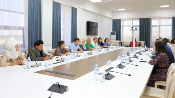 Фотография к новости: Халықаралық сарапшылар Таразда өтіп жатқан қолөнершілер көрмесіне жоғары баға берді