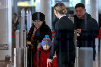 Фотография к новости: Енді оқушыларға шетелге рұқсатсыз шығуға тыйым салынуы мүмкін