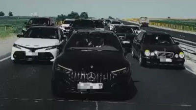 Шымкентте қымбат көліктердің кортежі жол ережесін бұзған