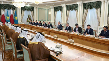 Фотография к новости: Мемлекет басшысы Қатар Әмірі шейх Тәмим бен Хамад Әл Тәни бастаған делегациямен кездесті