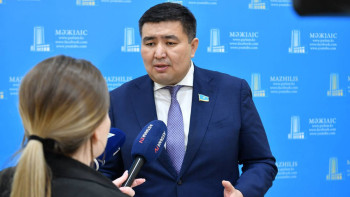 Фотография к новости: Бір қарызды екінші қарызбен жамап жүрген халықпыз - депутат