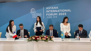 Фотография к новости: Франция Қазақстанға тіл үйрену үшін 30 грант береді