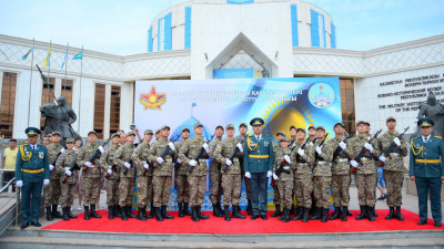 Шығармашылық взвод сарбаздары әскери ант қабылдады