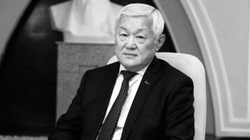 Фотография к новости: Бердібек Сапарбаев дүниеден өтті