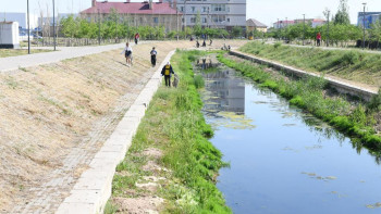 Фотография к новости: Астанада ерікті мемлекеттік қызметшілер сенбілікке шықты