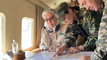 Фотография к новости: Тоқаев Абай облысындағы өрт аумағын аралап шықты