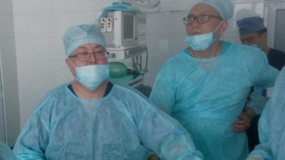 Ақтөбе тұрғынына бір мезгілде екі күрделі лапароскопиялық операция жасалды