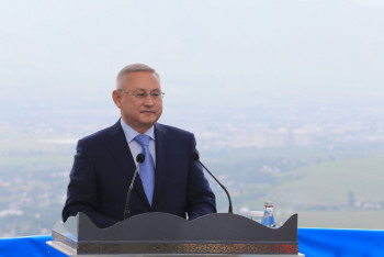 Фотография к новости: "Бір отбасының адамдары". Жетісу әкімі Алакөлдегі тендерлер мәселесі туралы айтты