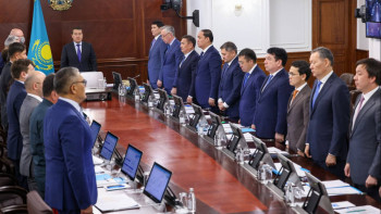 Фотография к новости: Үкімет марқұмдардың рухына тағзым етті