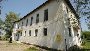 Фотография к новости: Ұлы жазушы туған ауылдың Мәдениет үйі мал қораға айналған