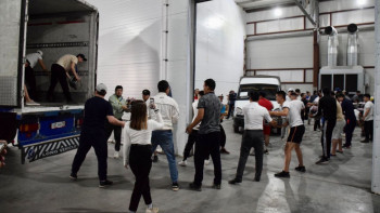 Фотография к новости: Гуманитарлық көмек. Абай облысына 7 жүк көлігі барды