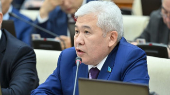 Фотография к новости: Депутат мектеп кітапханашыларының жалақысын көтеруді ұсынды