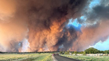 Фотография к новости: Абайдағы өрт. Мәжіліс қаза тапқандарды бір минут үнсіздікпен еске алды