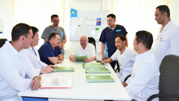 Фотография к новости: Елордалық дәрігерлер қауіпті диагнозы бар науқастың өмірін сақтап қалды