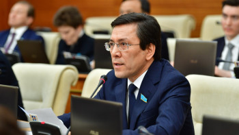 Фотография к новости: Адамдар өрт сөндіруге неге жеке көліктерімен барған? Депутат орманшыларға жағдай жасауды ұсынды