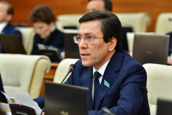 Фотография к новости: Адамдар өрт сөндіруге неге жеке көліктерімен барған? Депутат орманшыларға жағдай жасауды ұсынды