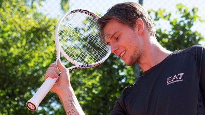 Қазақстандық теннисші әлемнің бұрынғы 7-ракеткасын жеңді