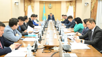 Фотография к новости: Сенаторлар жастарды қолдау мәселесін талқыға салды